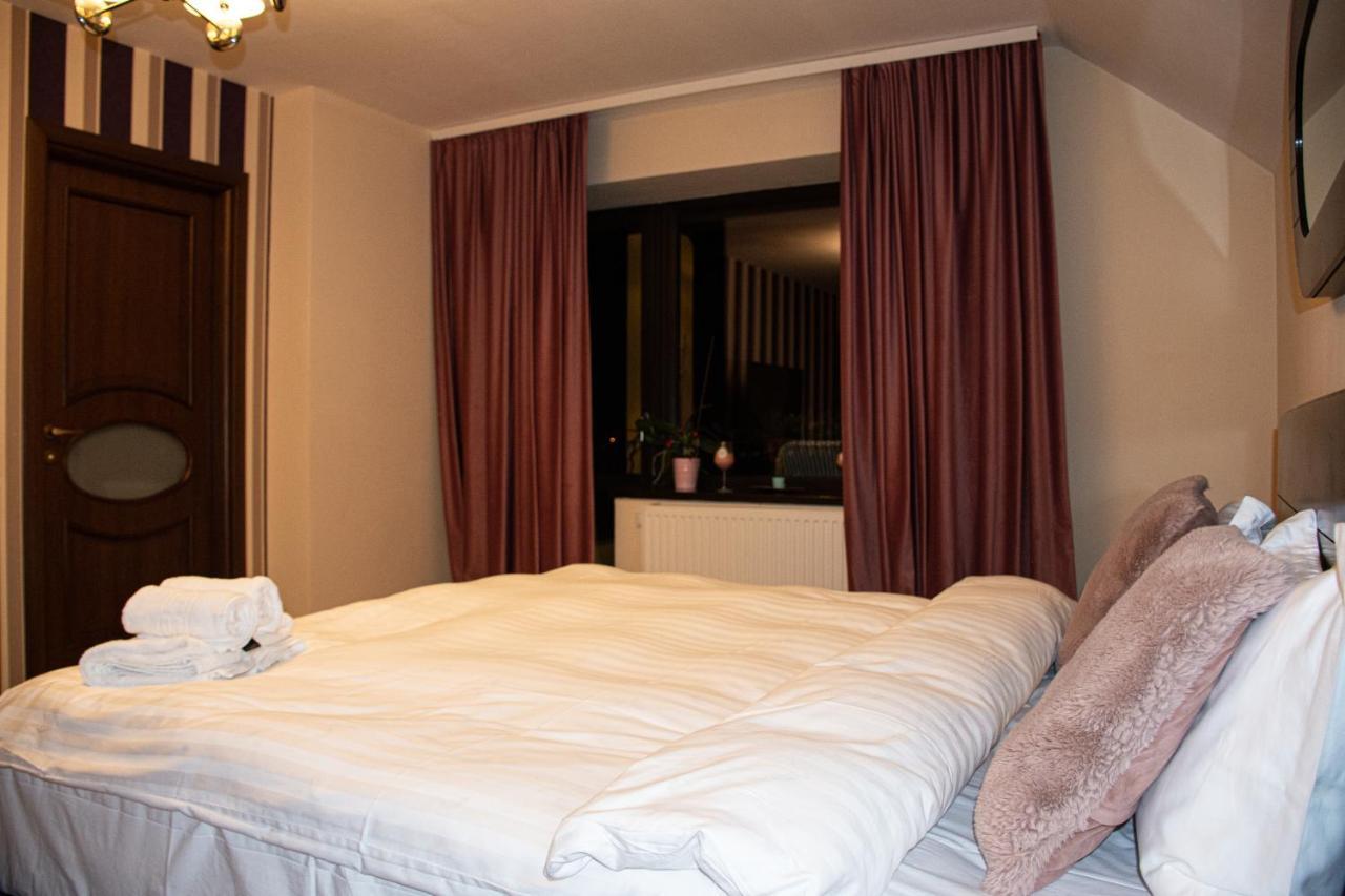 Janine Garden Hotel Brasov Exterior photo