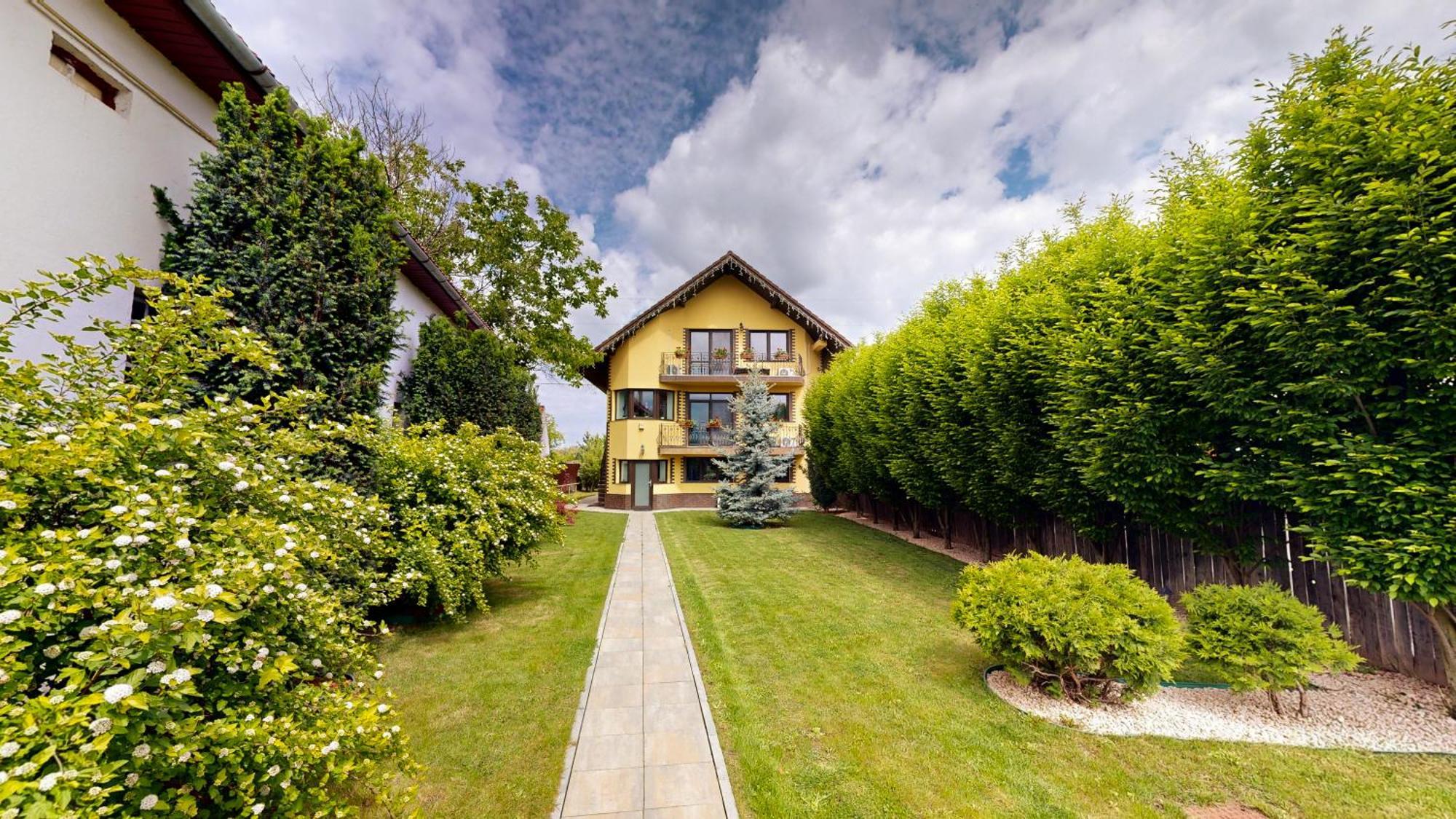 Janine Garden Hotel Brasov Exterior photo